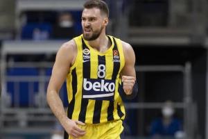 Drama u Turskoj - Fener i Efes slavili u "infarkt" završnicama, Gudurić i Klajburn heroji!