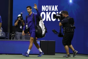 Novak promenio rutinu, zašto nije pozdravio publiku?