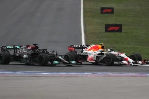 Hamilton: Trebalo je da poslušam sebe; Volf brani strategiju Mercedesa 