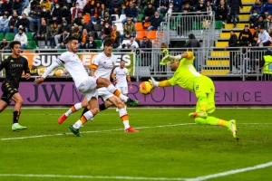Novi šok za Murinja, preokret i goleada u Veneciji!