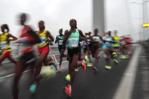 Kenijac Kigen pobednik maratona u Pragu