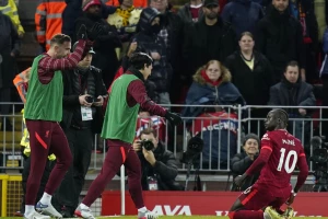 Surovi Liverpul, Arsenal ispraćen sa "pokerom" u mreži!
