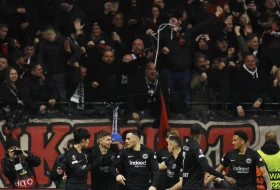 Navijačima Ajntrahta zabranjen dolazak na utakmicu protiv Napolija