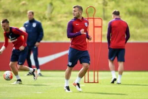 Arsenal nudi igrača Milanu
