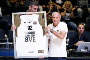 Vidite li simboliku, smeši li se Partizanu novi evro-trofej?