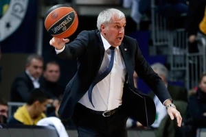 Buran istanbulski derbi, Željko povukao ekipu sa terena!