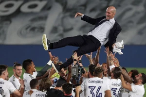 Umesto proslave, Zidan neočekivanom izjavom zabrinuo navijače Reala!