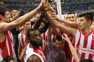Zvezda je prva, to se zna(lo)!