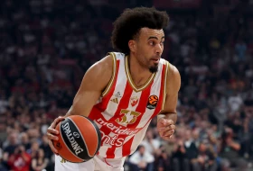 POLUVREME - Nvora blista u Istanbulu, Efes ''udara u beton'', ali Batlerov povratak je najviše obradovao Zvezdine navijače