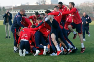 Zvezda DANAS izvela korner koji Manzano nije dozvolio! A onda je usledila ''ludnica'' na terenu!