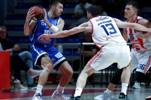POLUVREME - Zvezdina odbrana katastrofalna, Spartak dao 51 poen!