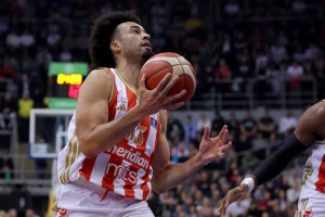 POLUVREME - Nvora je nezaustavljiv, raspucana Zvezda dala 65 poena za 20 minuta!