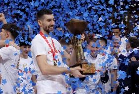 Dobriću, brojiš li trofeje? ''Brojim, brojim, ovaj je poseban!''