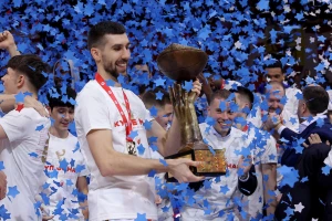 Dobriću, brojiš li trofeje? ''Brojim, brojim, ovaj je poseban!''