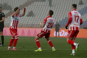 POLUVREME - Stanković "probušio" Stamenkovića, centrimetri sprečili šok na "Marakani"