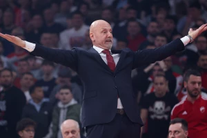 TVITOVI ZVEZDA - Crveni karton Saši Obradoviću!