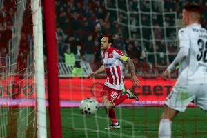Živa legenda Crvene zvezde - Katai u derbiju pretekao Duleta Savića
