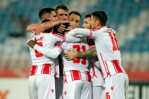 Poluvreme - Pleše Zvezda, ali umesto 4:0, rezultat je daleko gori! (TVITOVI)