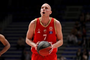 Dejan Davidovac i Crvena zvezda? Ostaje!
