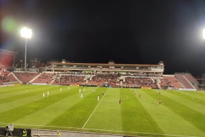 Potpuni raspad! Tuča u svlačinoci Kluža!