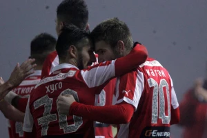 Zvezda vodi 6:0, a tek je poluvreme!