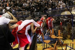 Zvezda pita: "Da li treba da se izvinimo što nas je Vujošević šamarao?"