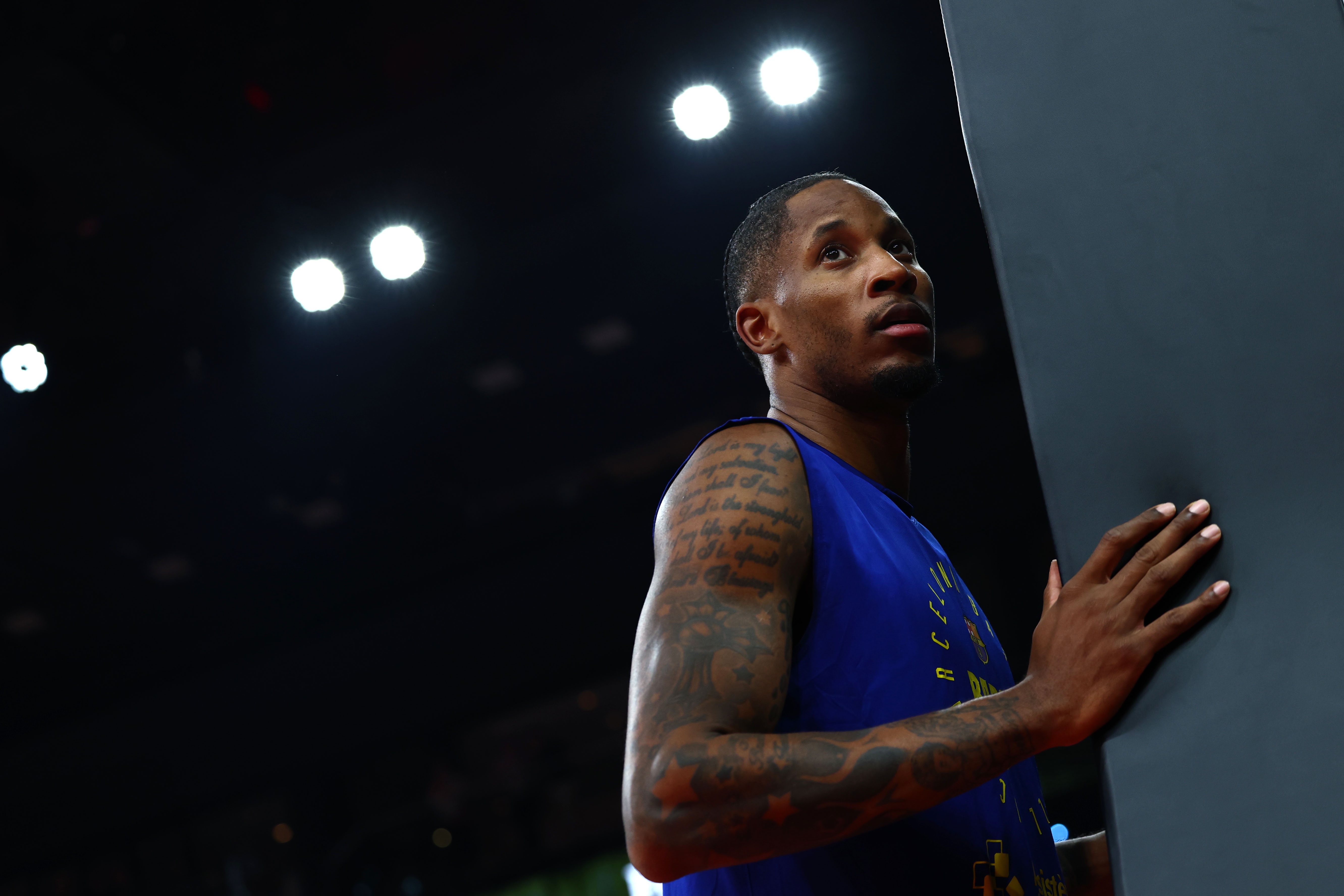 Para vrti gde burgija neće u Valensiji - Barsa pritiska Zvezdu