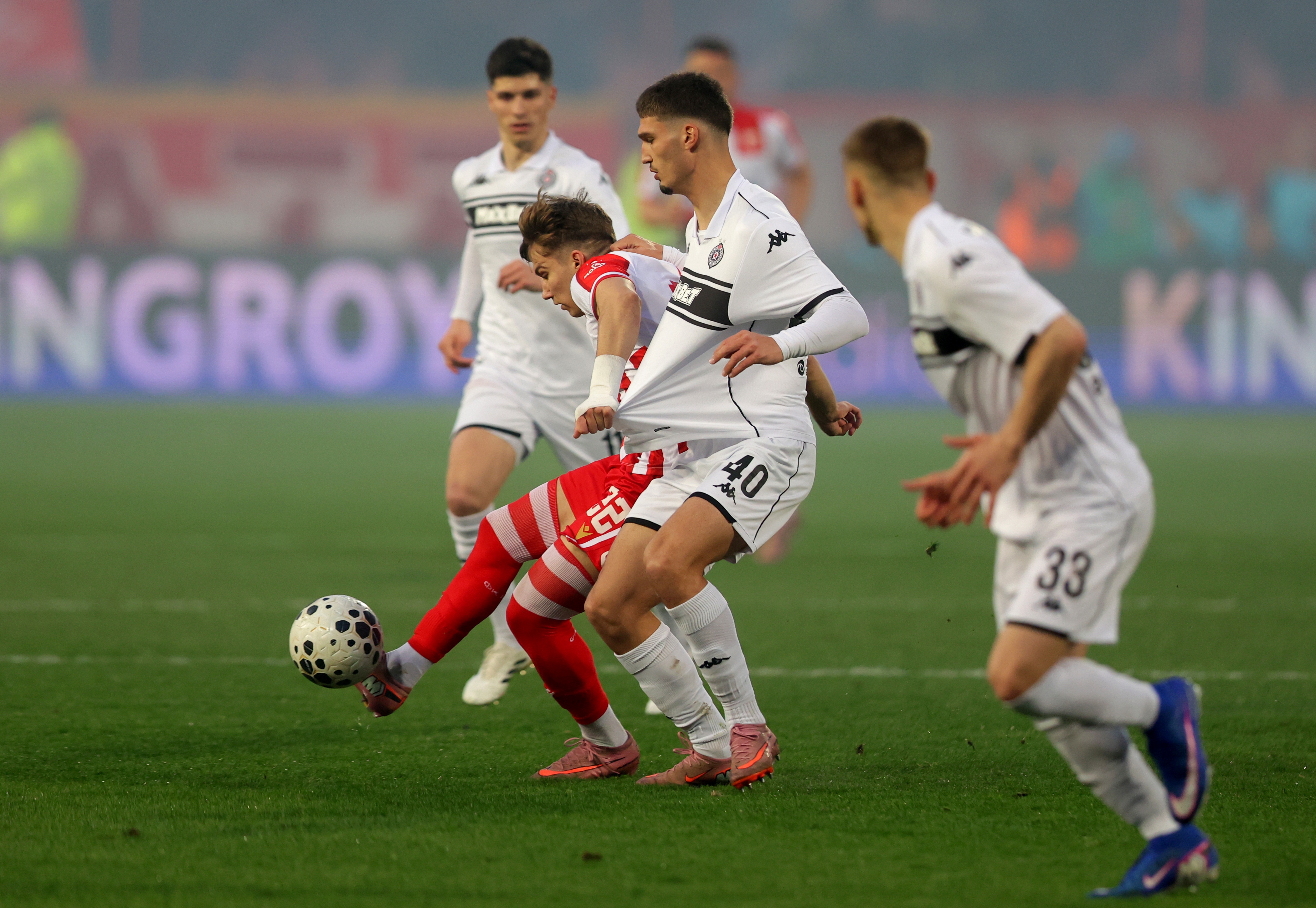 Derbi – Zvezda baca so na ranu?