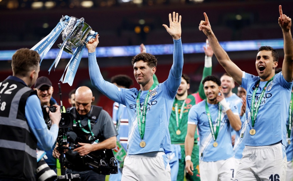 Odlazi i Džon Stons!