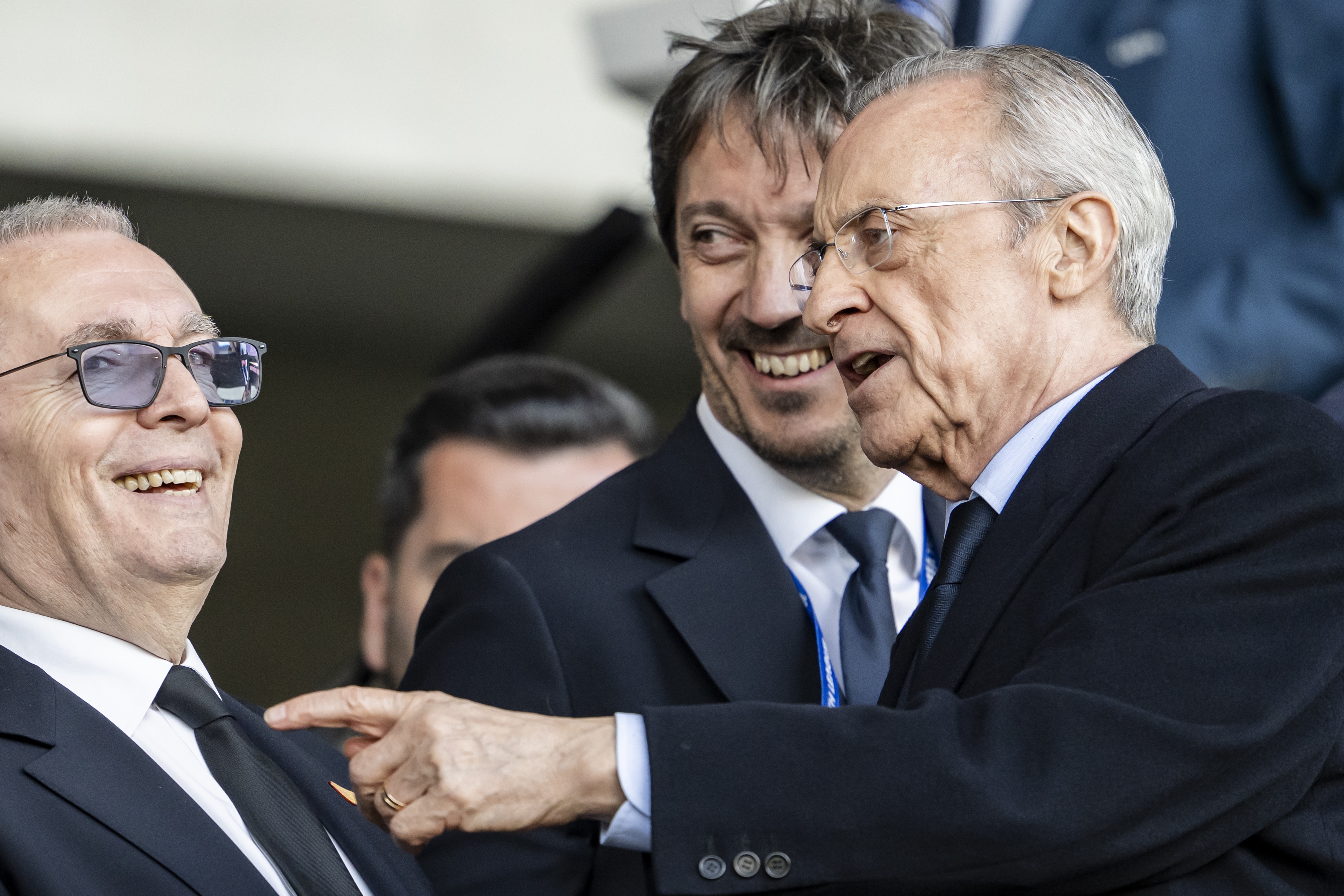 Real ovako nešto u istoriji nije video - Pesničenje i šavovi, Florentino primoran da reaguje
