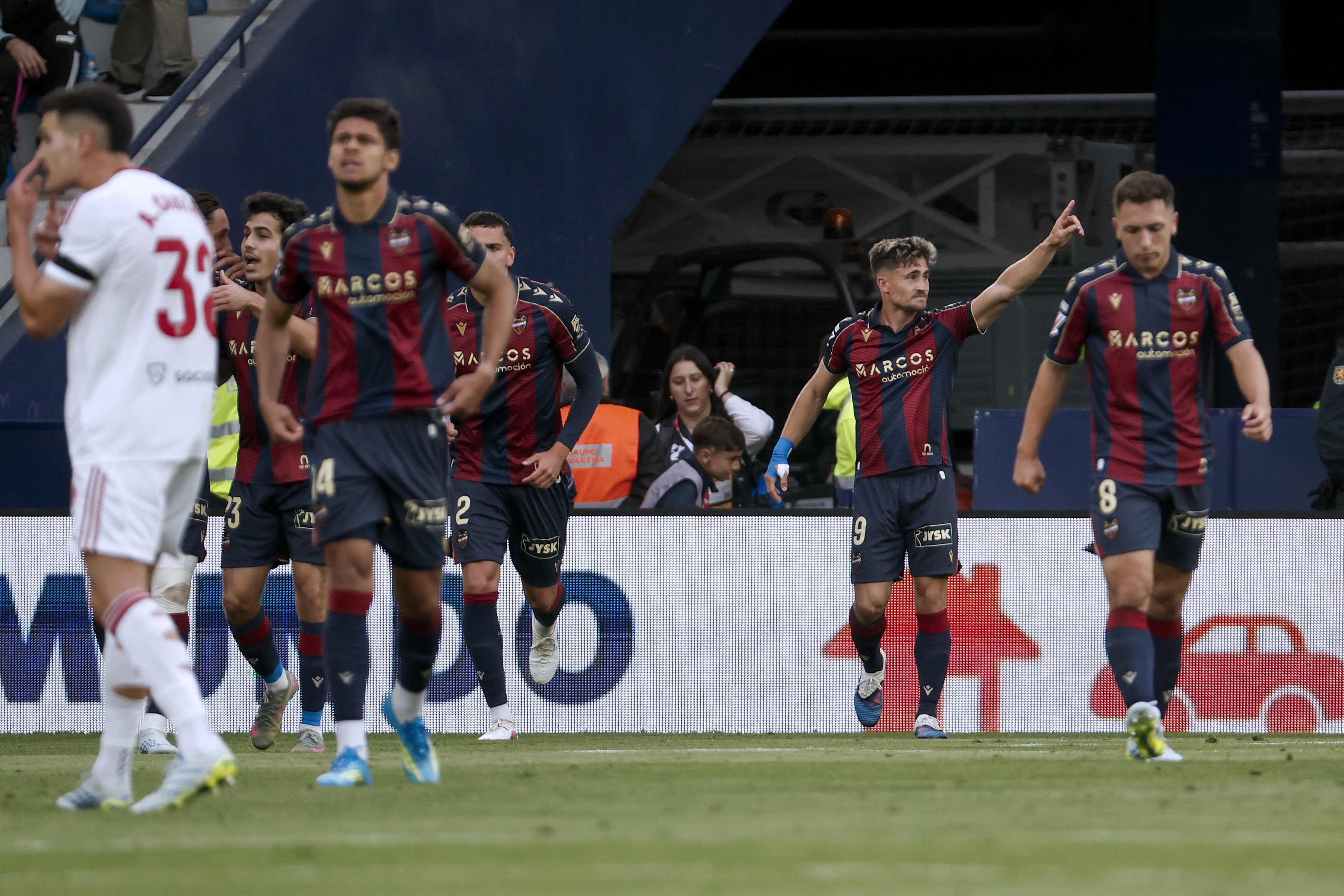 Ivan Romero gura Sevilju u Segundu posle 26 godina, a Levante ka opstanku