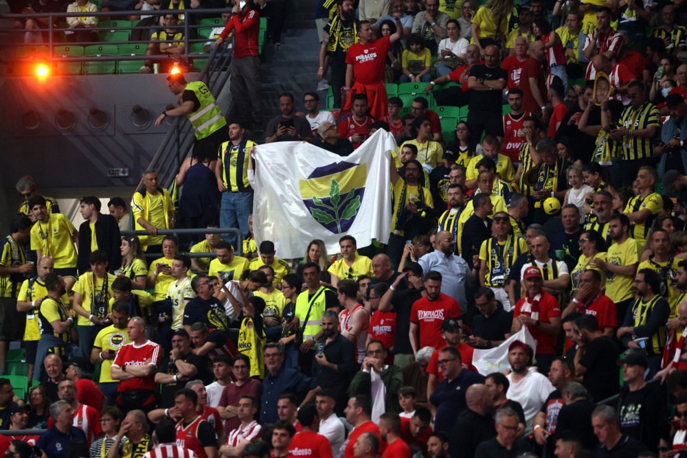 Pometnja sa kartama u Atini, Fener grmi na Evroligu zbog navijača Olimpijakosa!