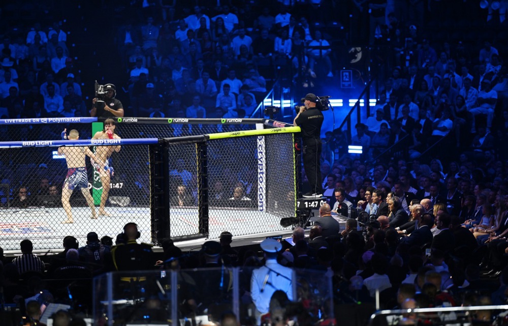 (VIDEO) UFC ''ludilo'' ispred Bele kuće! Nokaut za nokautom, nemoć Pereire protiv Sirila Gana!