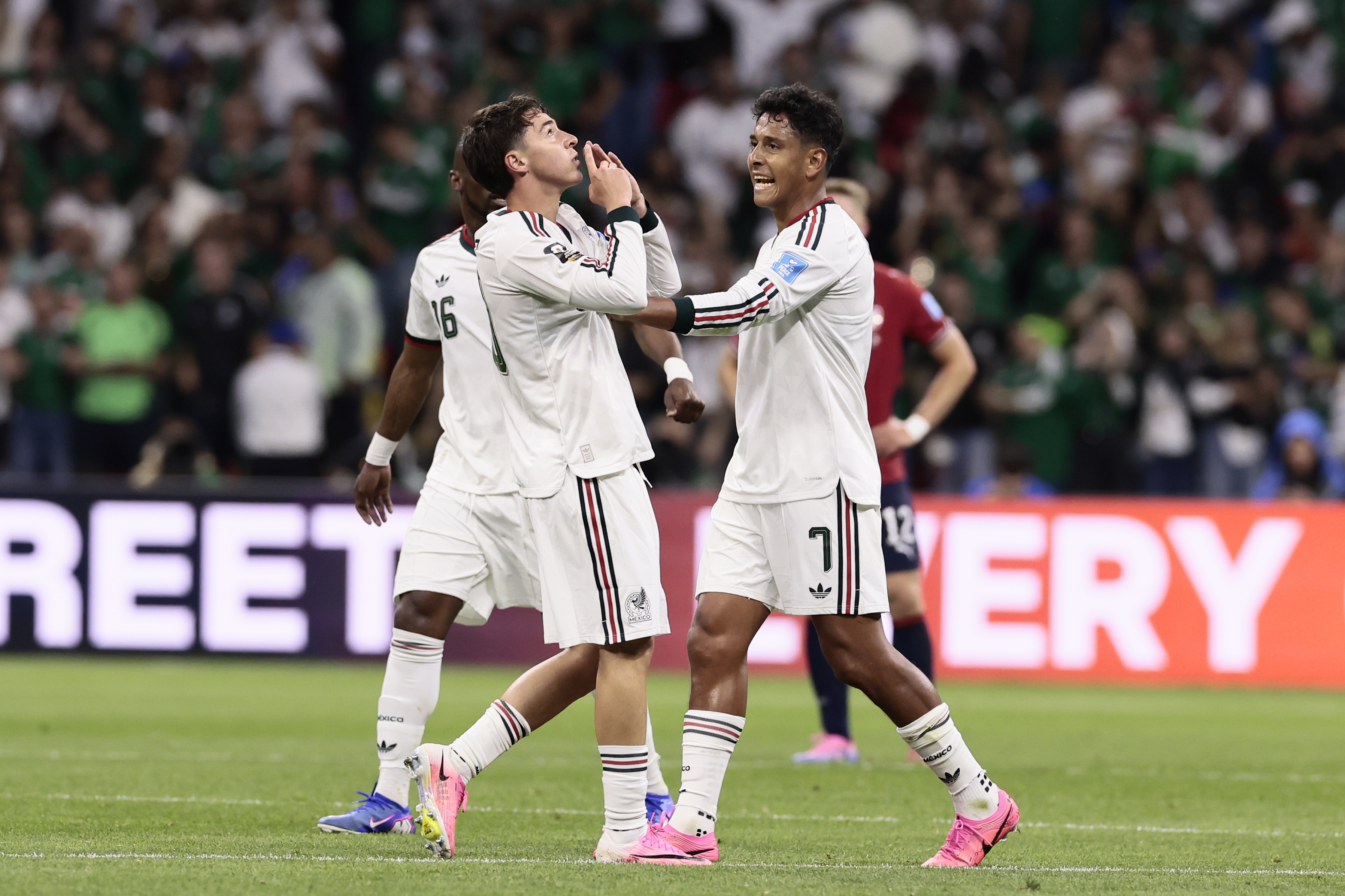 (VIDEO) Perfektni Meksiko poslao razbijene Čehe kući, legendarni Očoa kao Mesi i Ronaldo