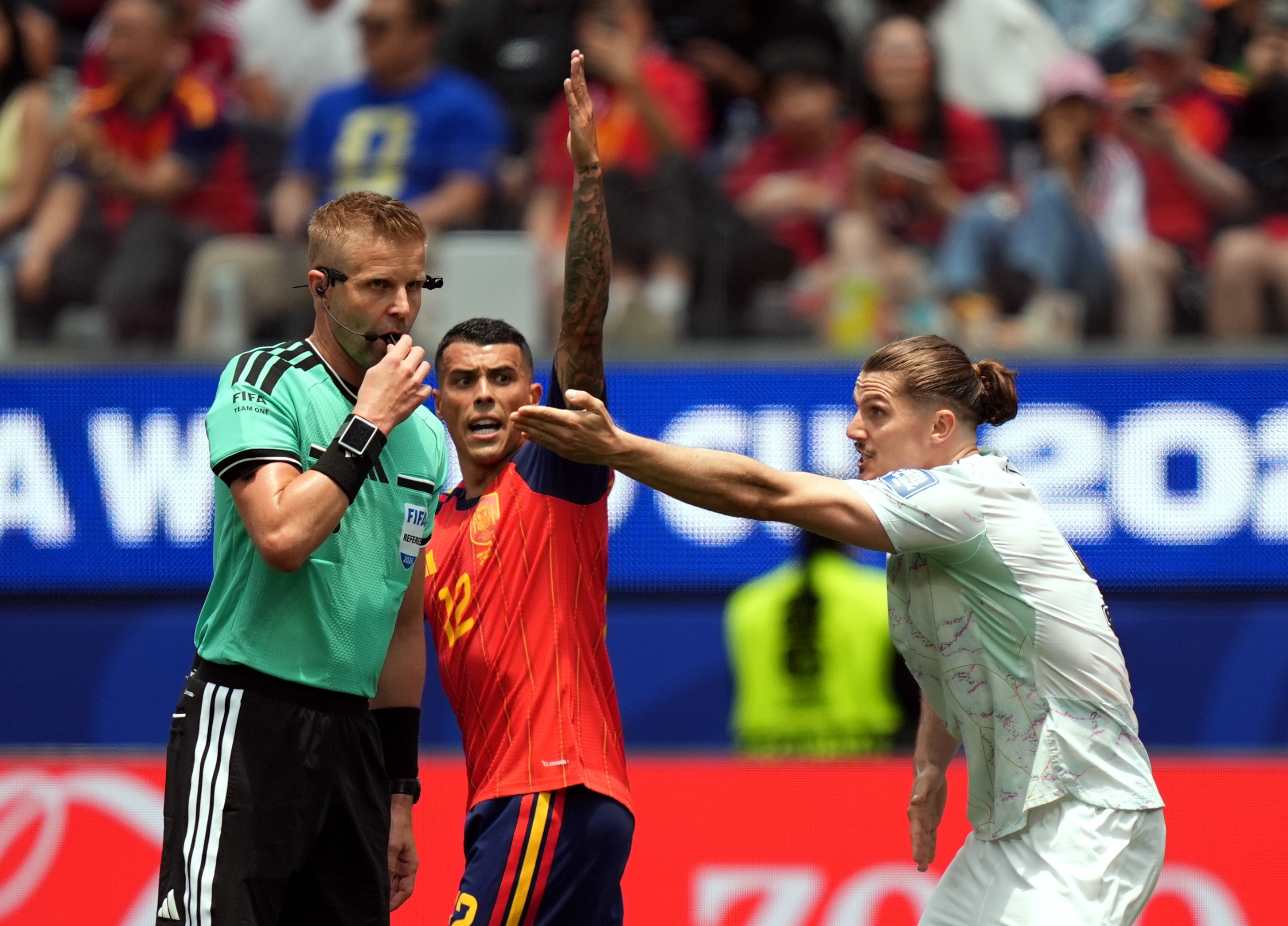 Šveđanin sudi Zvezdi u "utakmici sezone"