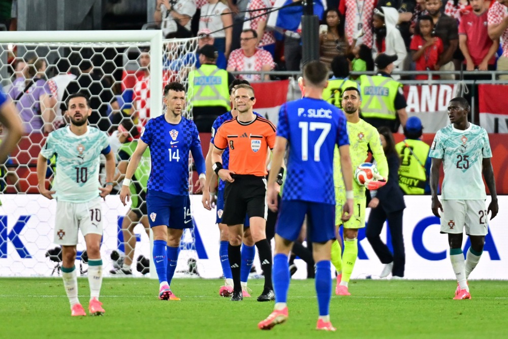 Kad se nauka poigra sa dušom - Zlatan ljut zbog Hrvata, a evo šta kažu Nevil i Anri