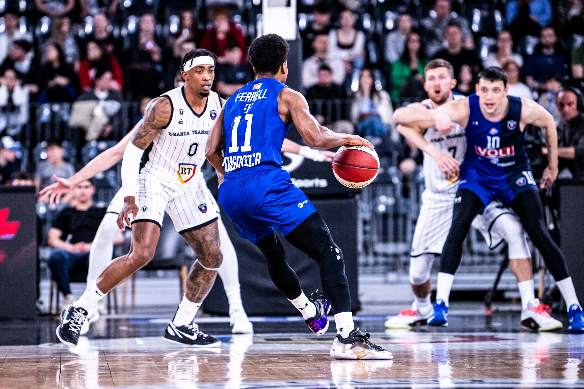 Šuterska čudesa Megija i Ferela, Budućnost sa skoro 40 razlike uništila Kluž