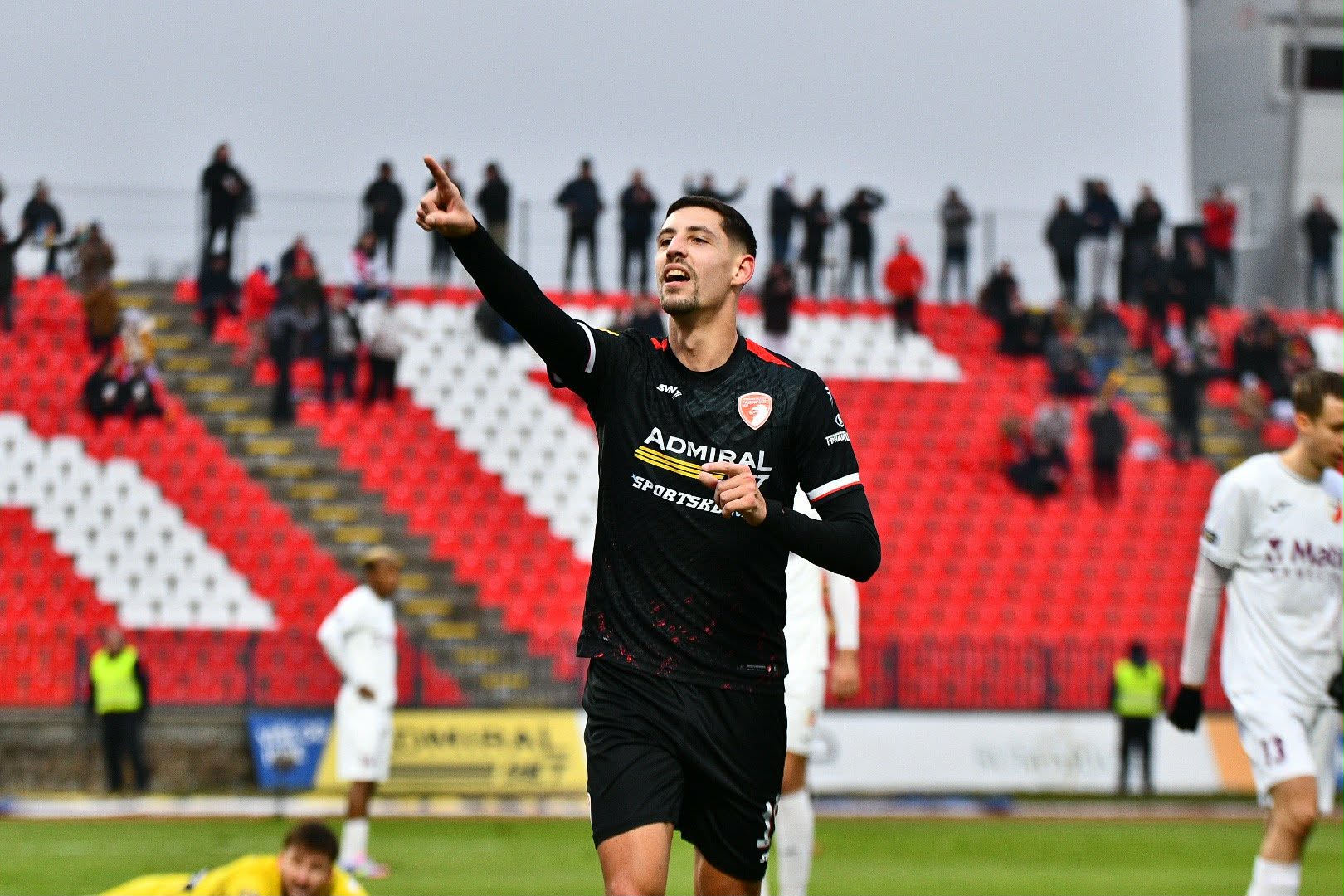 Pred poslednje kolo ostala još jedna dilema - Radnik ili Radnički Kragujevac