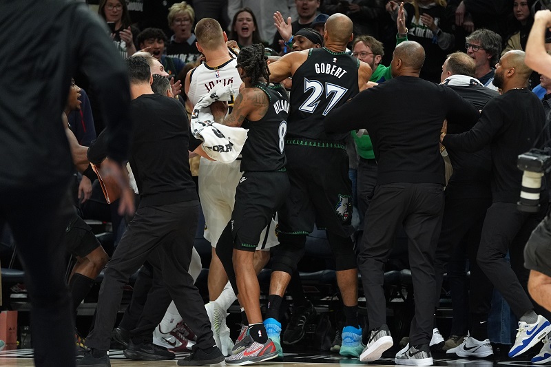 Denver pred eliminacijom, Mekdenijels razbesneo Jokića, pa nastavio sa provokacijama i posle meča!