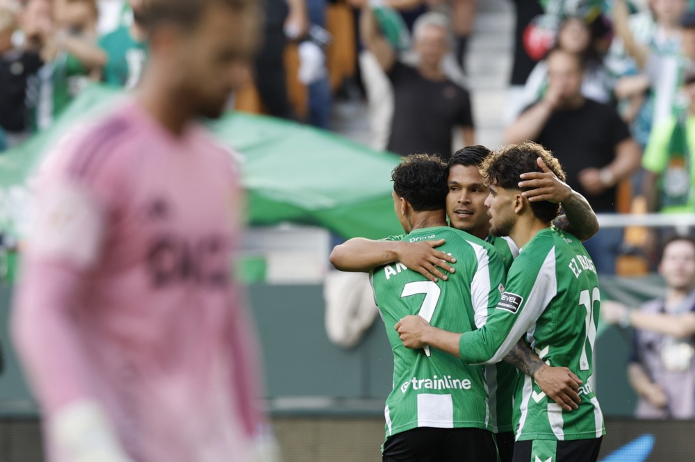 Betis gazi ka Ligi šampiona, Ovijedo samo čudo može da spasi (VIDEO)