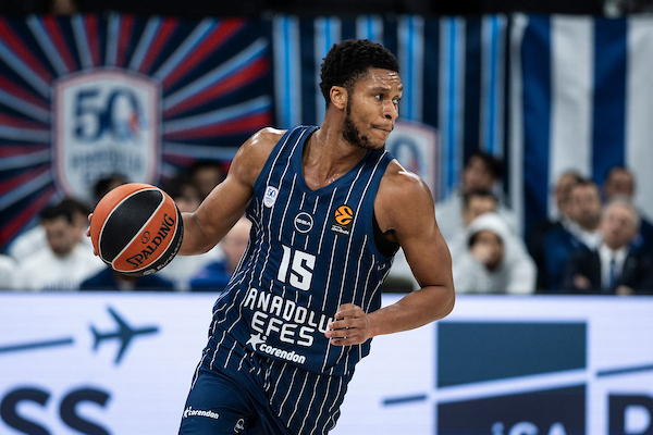 Lojdu i Doužeru se "skratila ruka" - Efes prosuo plus 18 protiv Fenerbahčea