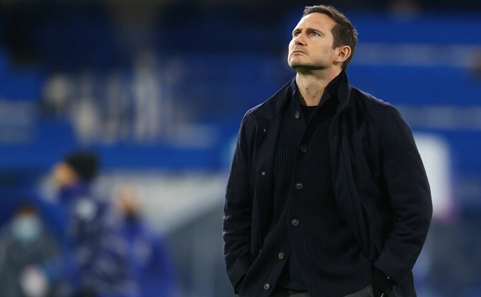 Vlasnik nema izbora, besni navijači "postavljaju" Lamparda za trenera?