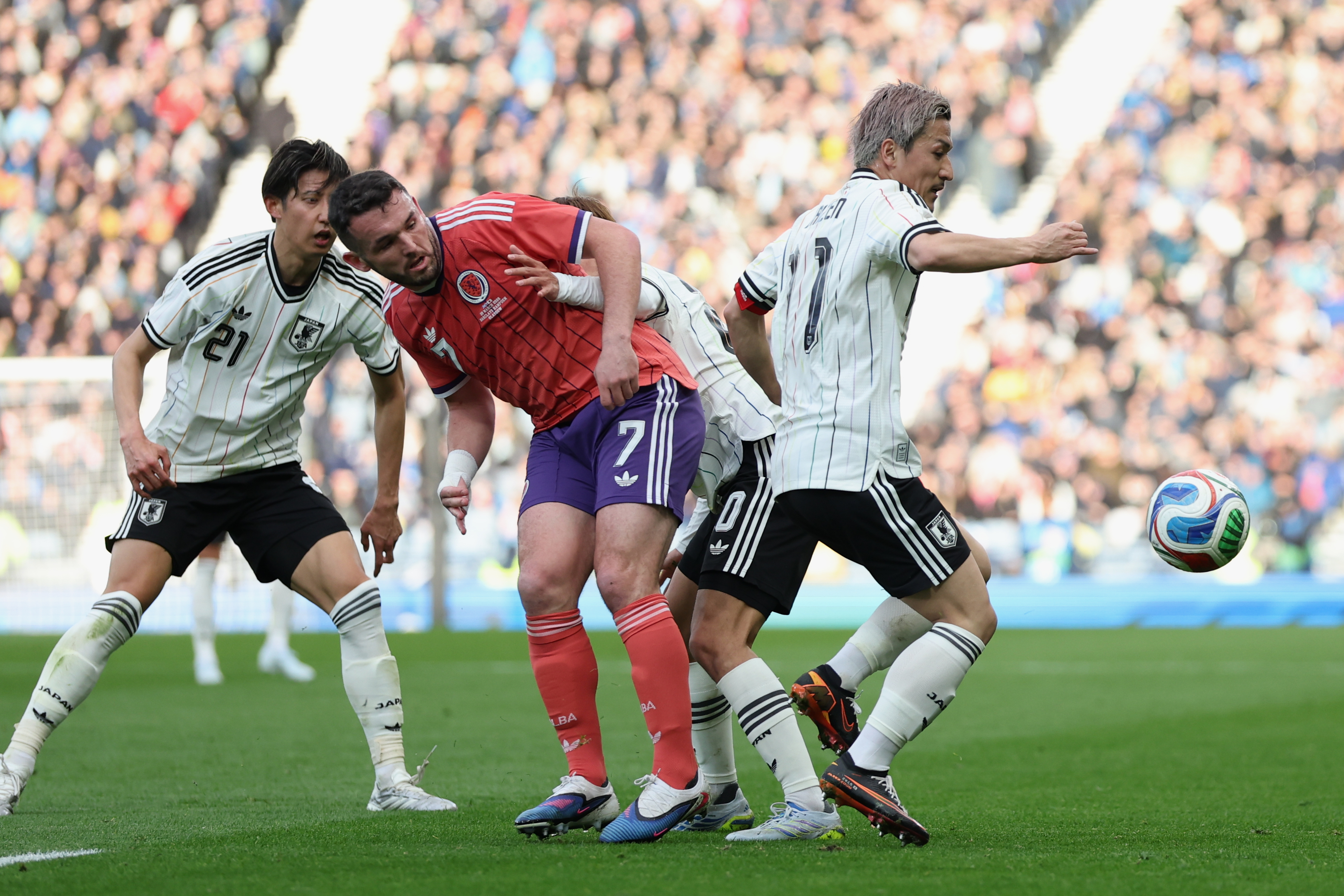 Opasni Japanci "uzeli meru" i Škotima usred Glazgova