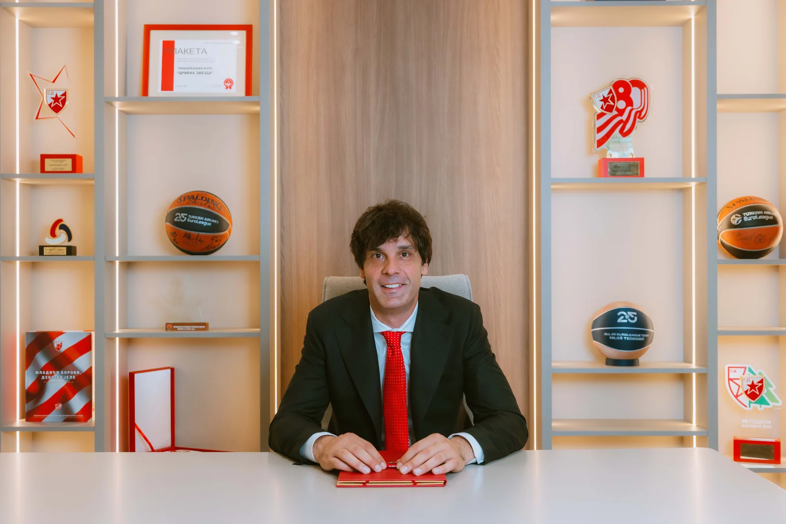 Od danas i zvanično, direktor Miloš Teodosić!