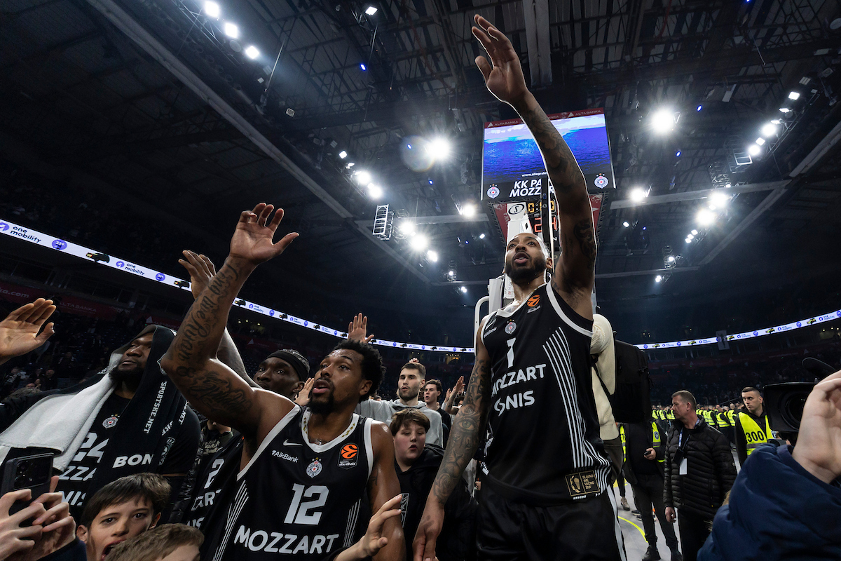 Partizan u idealnom trenutku čeka "večiti derbi"