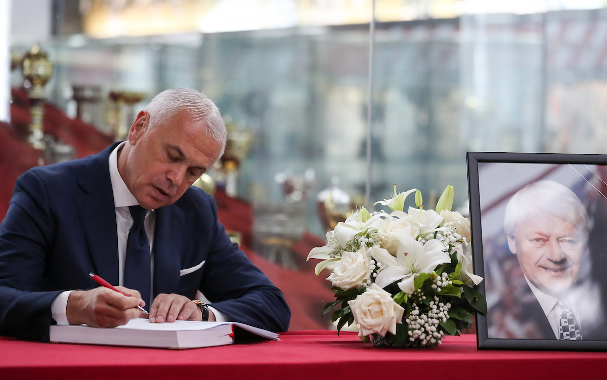 Čelnici Zvezde se upisali u knjigu žalosti, u utorak komemoracija povodom smrti Vladimira Cvetkovića