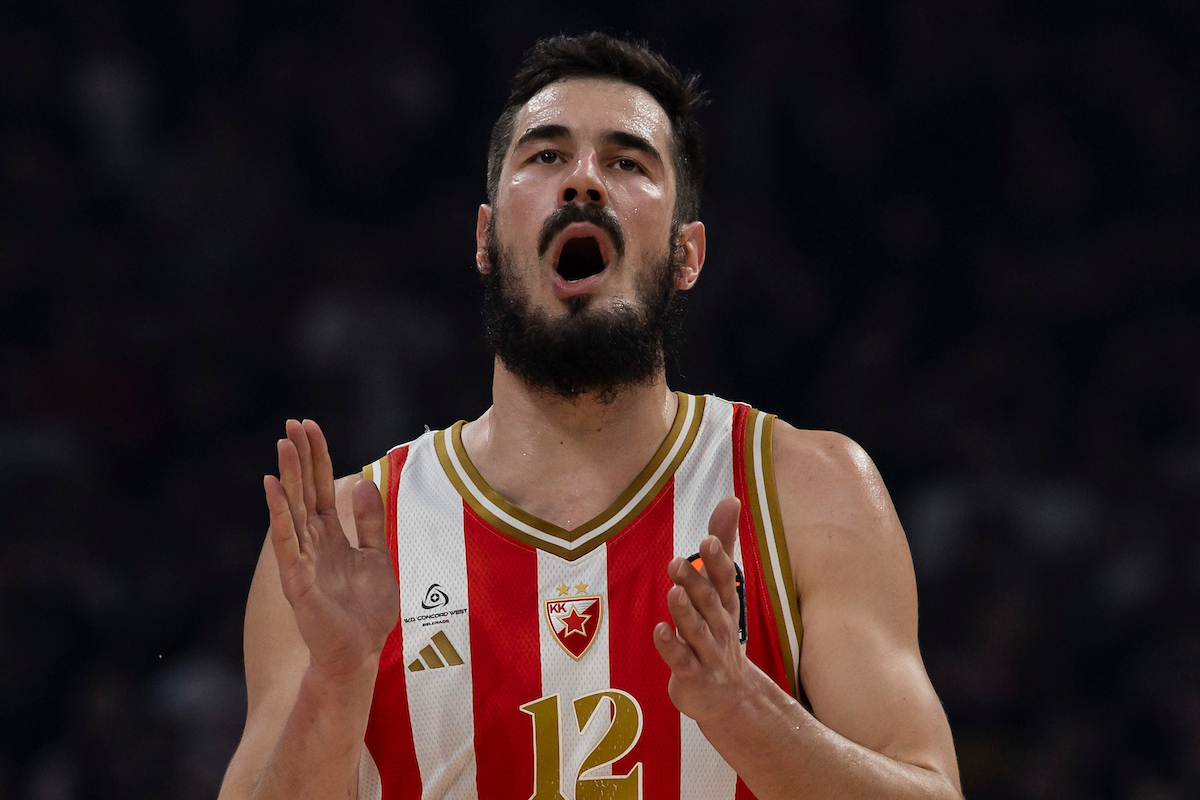 Kalinić i Izundu nastavili obračun sa navijačima, Davidovac smirivao situaciju!