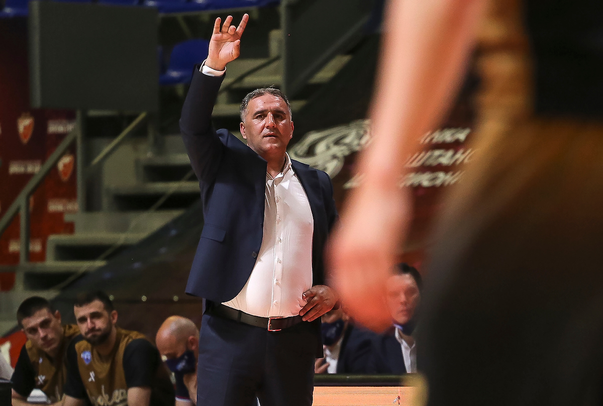 Dragan Bajić ne može bez klupe, bio sportski direktor, od danas je trener Beča!