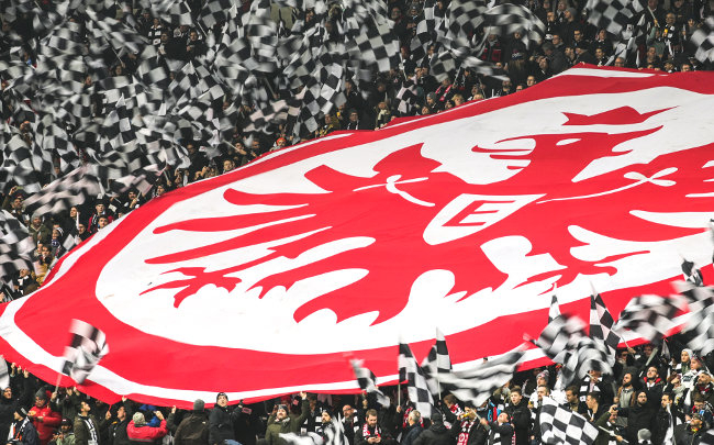 Navijač Ajntrahta preminuo posle srčanog zastoja tokom utakmice Bundeslige