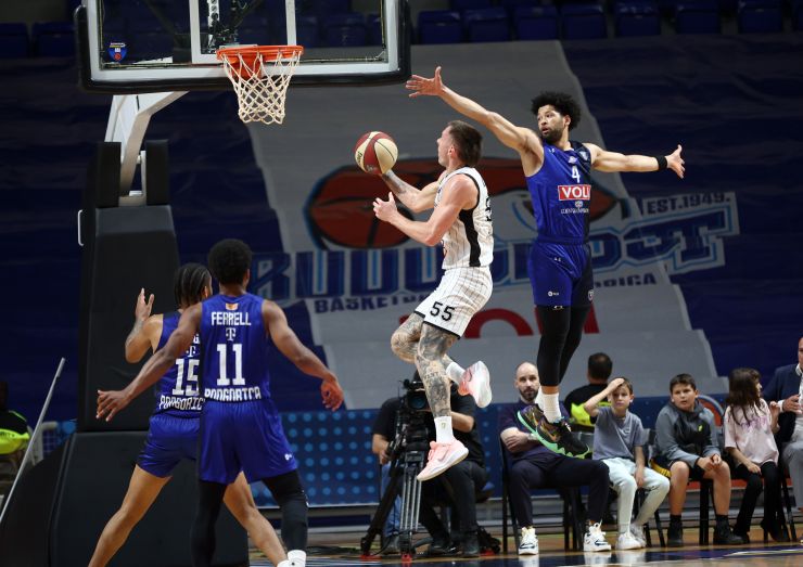 Počelo četvrtfinale plej-ofa AdmiralBet ABA lige, Budućnost povela u seriji protiv Kluža